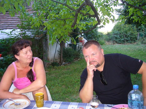 2011   JULIUS  KERTIPARTI BARÁTAINKNÁL 037