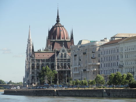 Lányom fotója /Országház/