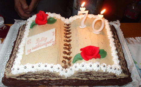 könyv torta
