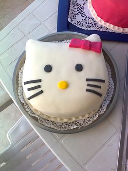 Fondantos Hello Kitty fej torta