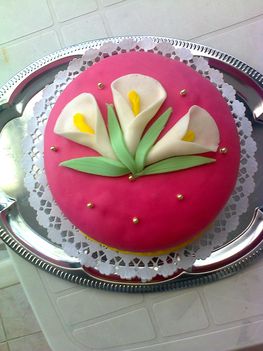 Kála fondant torta