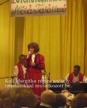 Kali Margitka énekel