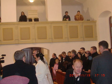 Kezdődhet az ünnepi Istentisztelet....Szívemet Hozzád emelem...