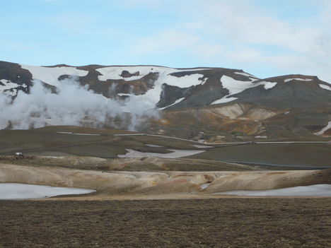 IZLAND - A Reykjahliö füdtölgő hegyoldala
