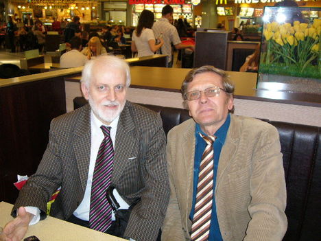 Bp Méhes György zeneszerző-énekes barátommal többszörös fesztiváldíjas.