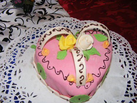 Valentin napi szív torta puncsos csoki krémmel