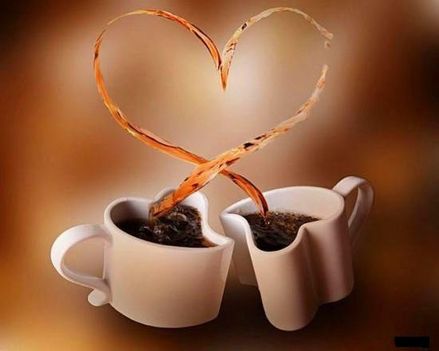 két szívalakú kávés csésze