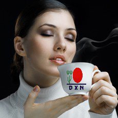 nő dxn kávéval