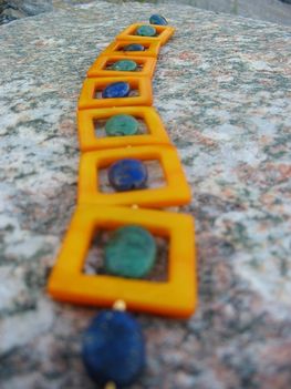 sarga kagylo es chrysocolla karkoto