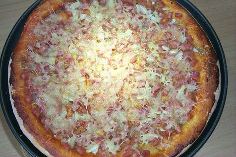 Sonkás-hagymás pizza1