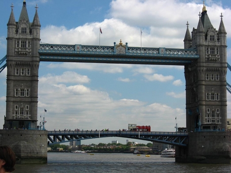 A Tower Bridge a hajóról