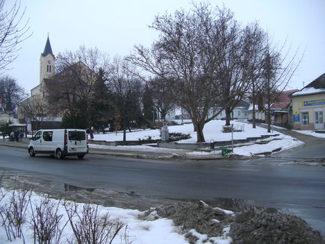Paks Szent István tér