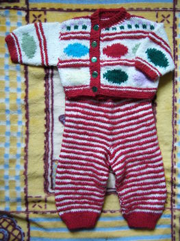 100- Csíkos, pöttyös bébi együttes