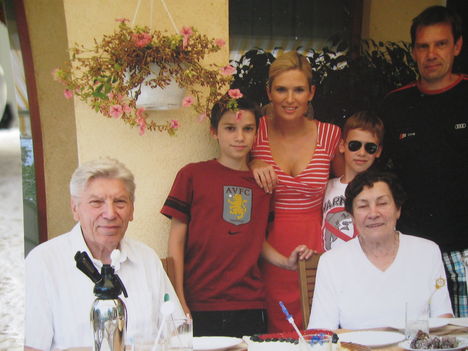 Csaba  fiam családjával