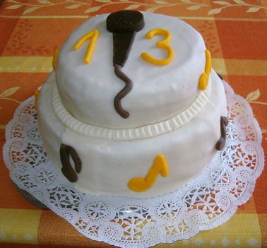 Vikike tortája ő díszítette.