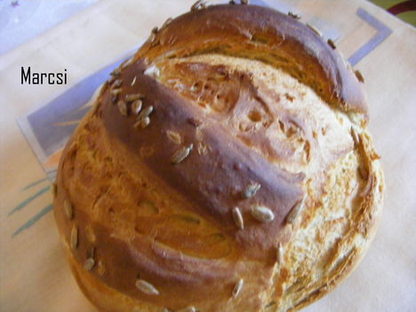 Napraforgó magvas kenyér