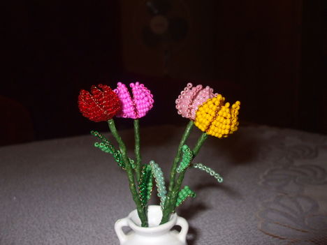 Keresztlányom tulipánja kis vázában