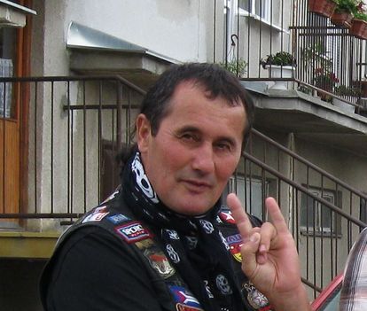 "Égi motoros menj hát utadra, S fentről vigyázz barátaidra! ”