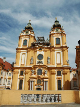 A Melki apátság kívülről. 3