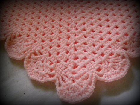 Rózsaszín gyermek poncho alja