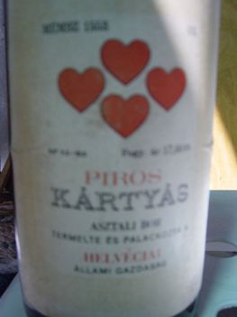 Piros kártyás aztali bor