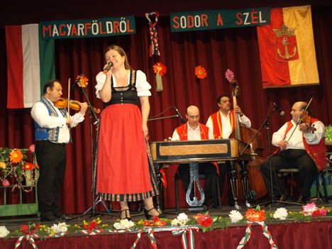 Magyar földröl sodor a szél-Nótagála