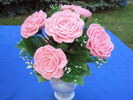 Rózsaszín horgolt rózsák Koszorús lánynak 001