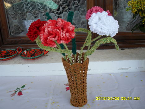 váza ,szegfüvel