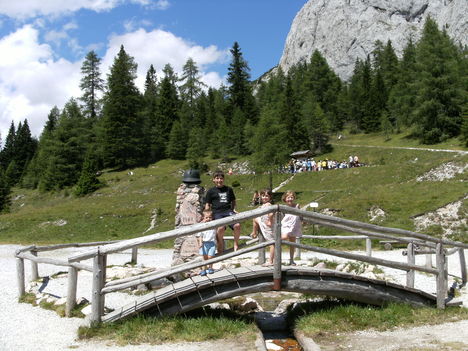 Híd a hegy tetején