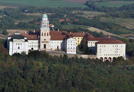 Pannonhalmalegifotocivertan