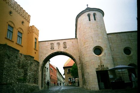 A vár kapú