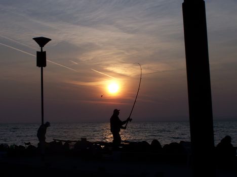 Balatoni horgászás hajnalban