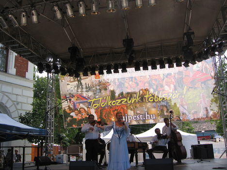 2012-es Városnapok Újpesten. Főtéri nagyszínpad.