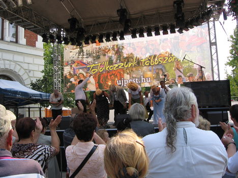 Újpesti Városnapokon szólt a nóta. 2012.szept 2-a. Főtér.