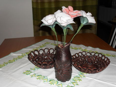 váza,tearózsa, tál