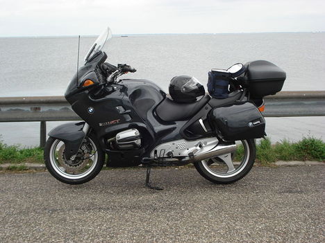 800px-R1100rt