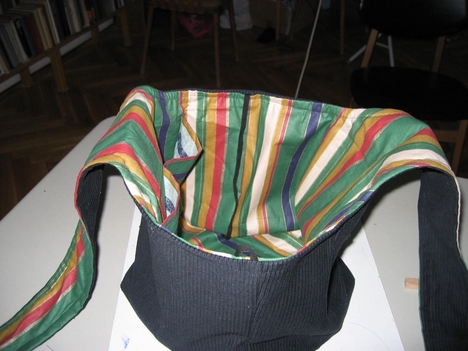 táska nyítva