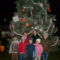 Ádvendi Karácsonyfa állítás 2012 XII 1 Nyugdijasok kezdték és a gyerekekkel fejeztük be a díszítést