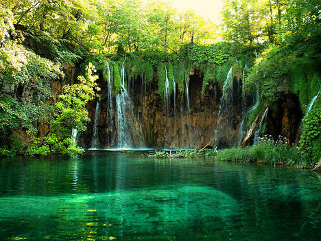 falls-green-lakes-nature-plitvice-Favim