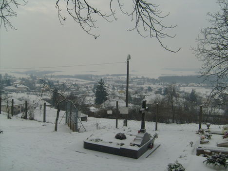 temetőből a falunk látképe