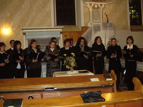 2010 szeptemberében újjáalakult énekkarunk első szolgálata (Badaló)