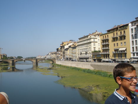Firenze folyója az Arno.