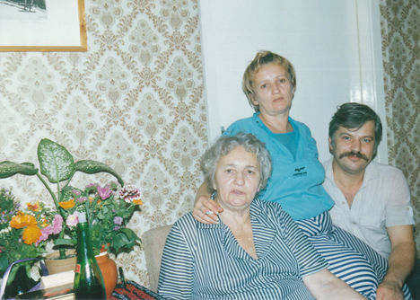 IMG_0044 Ez a kép 1985 ben anyukám a párom és én