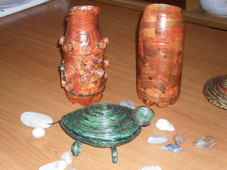 mü.palackból készült váza,papirból teknős