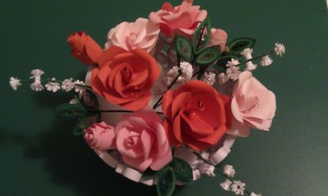 virágtál rózsákkal