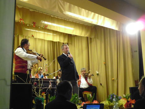 Cséfán Laci nótázik