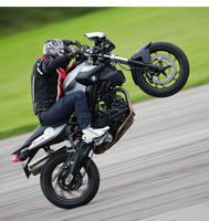 F800R_wheelie