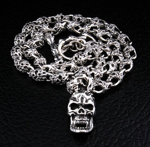 flaming-skull-necklace-2