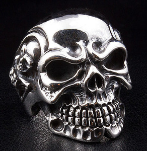 gigantic-skull-ring-7