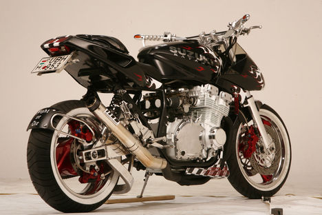 Motorok-Custom-sarok-Suzuki-Katana-tpts_6